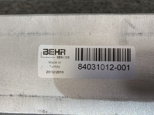 新品!Cクラス W204 純正  インタークーラー/チャージエアクーラー 84031012-001 CI359000P メルセデスベンツ(147364)