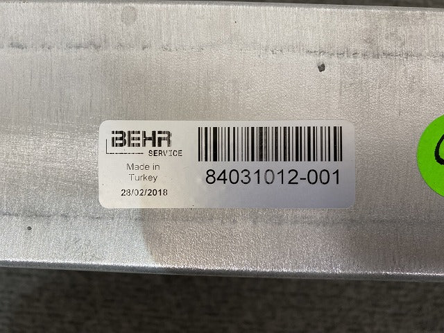 新品!Cクラス W204 純正  インタークーラー/チャージエアクーラー 84031012-001 CI359000P メルセデスベンツ(147366)