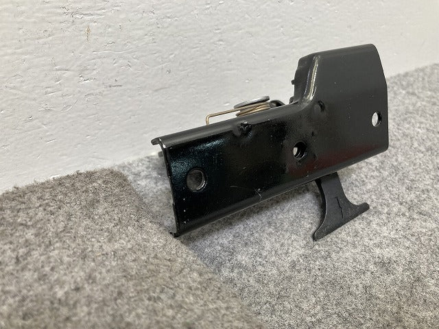 新品!Eクラス W211 純正 サイド エンジンボンネット/フードロック/キャッチ A211 880 02 64 A2118800464 メルセデスベンツ(147382)