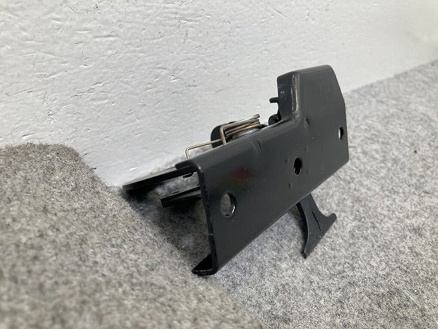 新品!Eクラス W211 純正 サイド エンジンボンネット/フードロック/キャッチ A211 880 02 64 A2118800464 ブラック ソリッド(147385)
