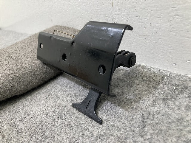 新品!Eクラス W211 純正 サイド エンジンボンネット/フードロック/キャッチ A211 880 02 64 A2118800464 ブラック ソリッド(147385)