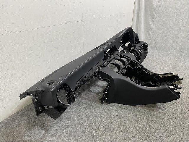 新品!Cクラス W205 純正  ダッシュボード A2056804087 A2056804087289H15 素地 メルセデスベンツ(147398)