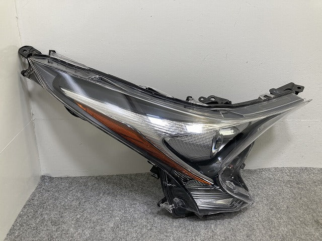 プリウス 50系/ZVW50/ZVW51/ZVW55 純正 前期 右 ヘッドライト/ランプ LED 刻印C1 KOITO 47-75 81145-47691 トヨタ(147414)