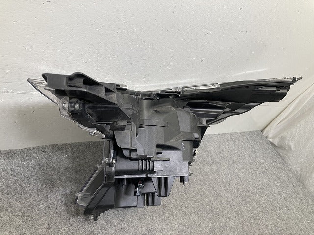 プリウス 50系/ZVW50/ZVW51/ZVW55 純正 前期 右 ヘッドライト/ランプ LED 刻印C1 KOITO 47-75 81145-47691 トヨタ(147414)