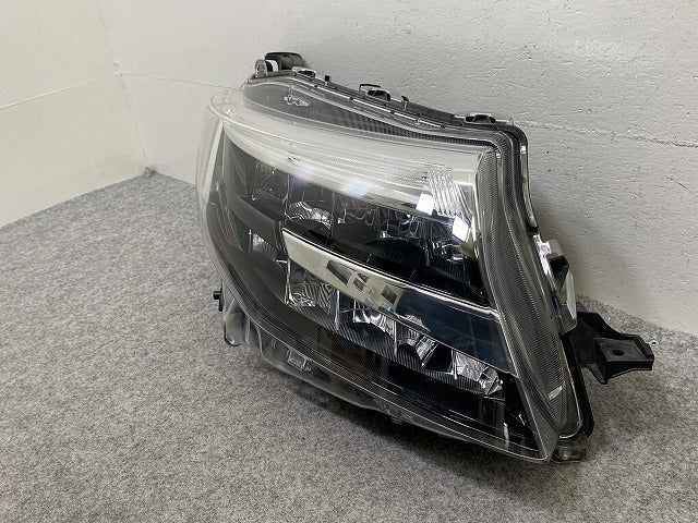 パーツ ルーミー 5BA-M900A 右ヘッドランプASSY カスタム 後期 STANLEY