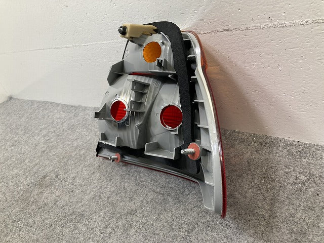 新品!3シリーズ E46 純正 左 テールランプ/ライト/レンズ ハロゲン 230 021 L2 714098290397 BMW(147429)