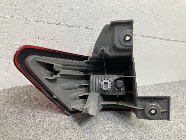 エルグランド E52/PE52/PNE52/TE52/TNE52 純正 右 テールランプ/ライト/レンズ ハロゲン STANLEY P8503 日産(147432)