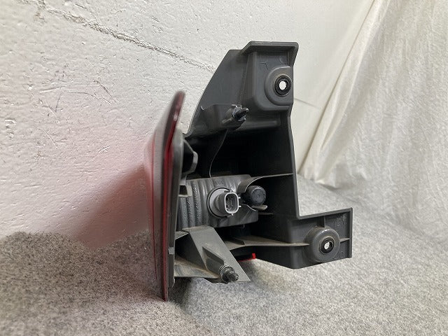 エルグランド E52/PE52/PNE52/TE52/TNE52 純正 右 テールランプ/ライト/レンズ ハロゲン STANLEY P8503 日産(147432)