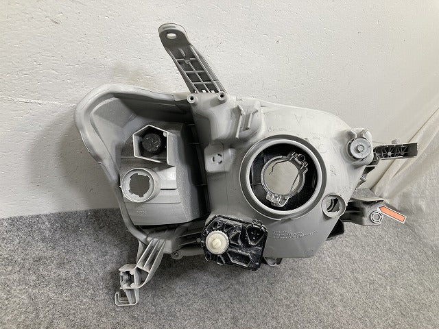 プロボックス/サクシード NCP160V/NCP165V/NHP160V 純正 左 ヘッドライト/ランプ ハロゲン レベライザー 刻印 A KOITO 52-279(147449)
