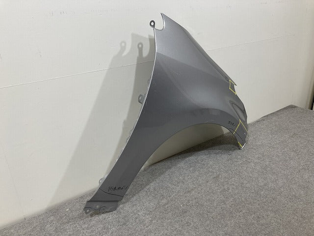 ヤリス KSP210/MXPA10/MXPA15 ハイブリッド/MXPH10/MXPH15 MXPH14/MXPH17 純正 右 フロント フェンダー シルバー メタリック(147450)