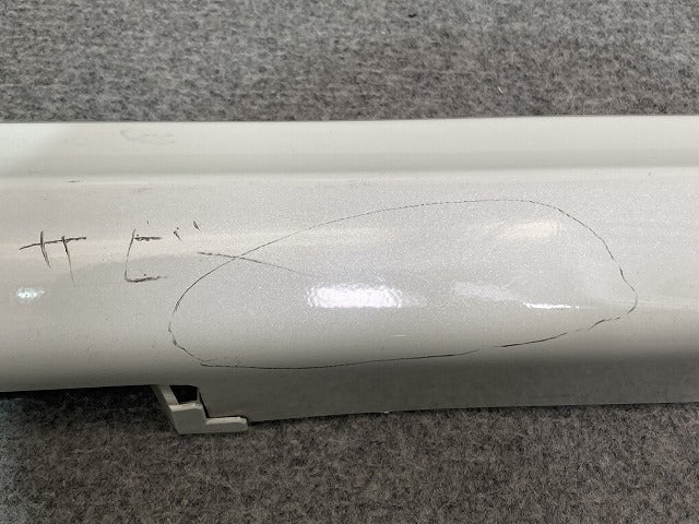 エブリィワゴン DA17W 純正 左 サイドステップ/サイドスカート 77221-64P5 パールホワイト Z7T スズキ(147459)