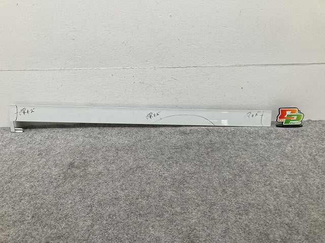 クリッパーリオ/エブリィワゴン/タウンボックス DR17W/DA17W/DS17W 純正 右 スライドドア レールカバー 77121-64P5 パールホワイト(147470)