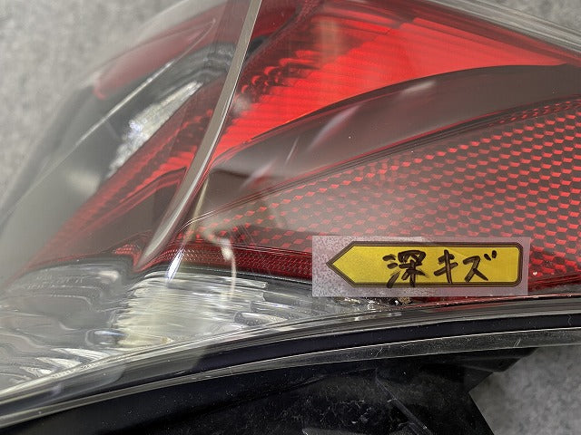 プリウス 50系/ZVW50/ZVW51/ZVW55 純正 前期 右 テールランプ/ライト/レンズ LED 刻印P ICHIKOH 47-87 トヨタ(147473)