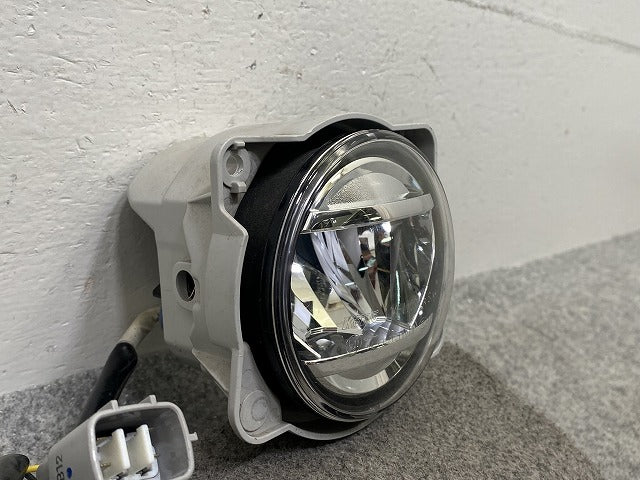 LA150S LA800S/M900A/ZN6/JF1/ZC6/MK53S MR52S 純正 右 フォグランプ LED 114-11092 ダイハツ/トヨタ/ホンダ/スバル/スズキ 汎用(147483)