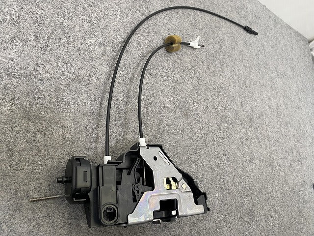 新品!Aクラス W168 純正 右 リア ドア ロック A1687301635 メルセデスベンツ(147486)