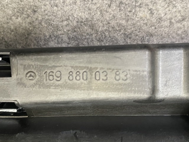 新品!Aクラス W168 純正 フロント グリル/ラジエーターグリル 169 880 03 83 A1698800383 メッキ メルセデスベンツ(147490)