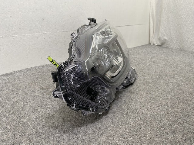 ジャンク!シエンタ MXPC10G/MXPL10G/MXPL15G 純正 左 ヘッドライト/ランプ LED レベライザー 刻印S4 KOITO 52-339 トヨタ(147500)
