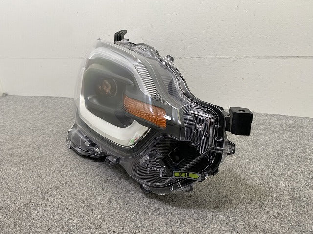 ジャンク!シエンタ MXPC10G/MXPL10G/MXPL15G 純正 右 ヘッドライト/ランプ LED レベライザー 刻印S1 KOITO 52-340 トヨタ(147501)