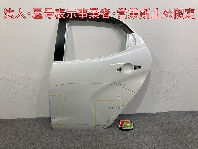 ヤリス KSP210/MXPA10/MXPA15/MXPH10/MXPH15 MXPH14/MXPH17 純正 左 リア ドア バイザー付 ホワイトパールクリスタルシャイン 070(147534)