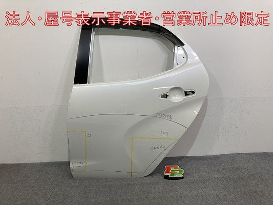 ヤリス KSP210/MXPA10/MXPA15/MXPH10/MXPH15 MXPH14/MXPH17 純正 左 リア ドア バイザー付 ホワイトパールクリスタルシャイン 070(147534)