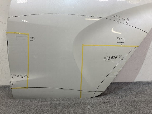 ヤリス KSP210/MXPA10/MXPA15/MXPH10/MXPH15 MXPH14/MXPH17 純正 左 リア ドア バイザー付 ホワイトパールクリスタルシャイン 070(147534)