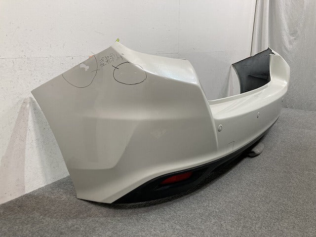 インプレッサ/スポーツ GT2/GT3/GT6/GT7 純正 リア バンパー リフレクター付 57704FL230 クリスタルホワイトパール K1X スバル(147543)
