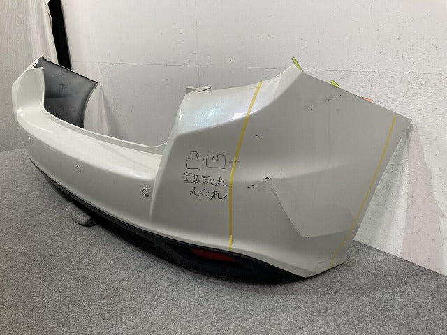 インプレッサ/スポーツ GT2/GT3/GT6/GT7 純正 リア バンパー リフレクター付 57704FL230 クリスタルホワイトパール K1X スバル(147543)