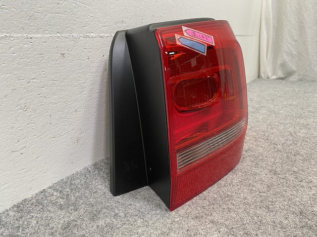 新品!トゥーラン 1T系 純正 右 テールランプ/ライト/レンズ LED HELLA 1T0 945 096 1T0945096R フォルクスワーゲン(147603)