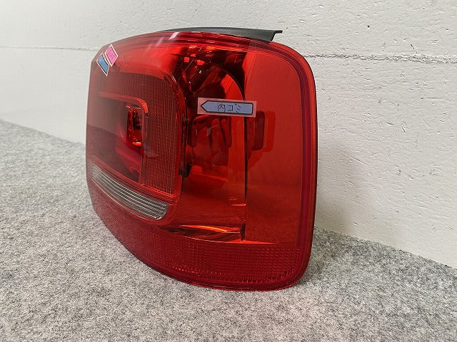 新品!トゥーラン 1T系 純正 右 テールランプ/ライト/レンズ LED HELLA 1T0 945 096 1T0945096R フォルクスワーゲン(147603)