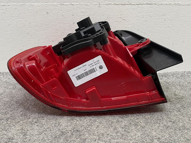 新品!トゥーラン 1T系 純正 右 テールランプ/ライト/レンズ LED HELLA 1T0 945 096 1T0945096R フォルクスワーゲン(147603)