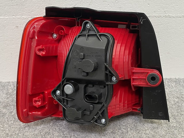 新品!トゥーラン 1T系 純正 右 テールランプ/ライト/レンズ LED HELLA 1T0 945 096 1T0945096R フォルクスワーゲン(147603)