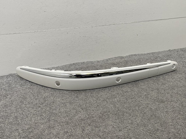 新品!Eクラス W211 純正 右 フロント バンパー モール A 211 880 10 12 A21188010129960 ポーラーホワイト 149 メルセデスベンツ(147604)