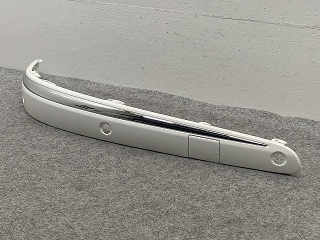 新品!Eクラス W211 純正 右 フロント バンパー モール A 211 880 10 12 A21188010129960 ポーラーホワイト 149 メルセデスベンツ(147604)