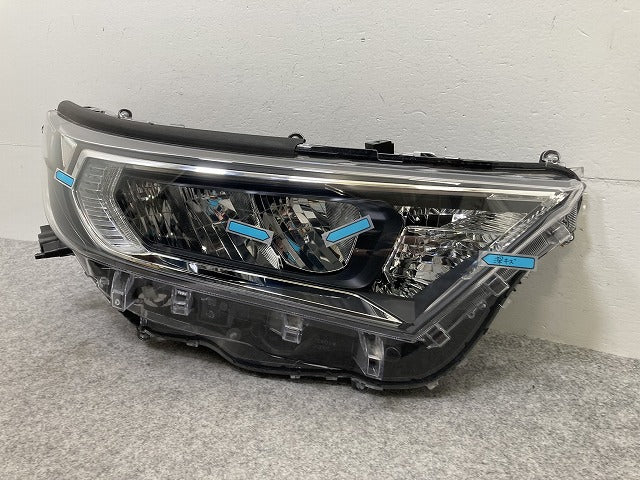 RAV4 ラブ4 MXAA52/MXAA54/AXAH52/AXAH54 純正 右 ヘッドライト/ランプ LED レベライザー 刻印A STANLEY 42-87 81145-42832 トヨタ(147621)