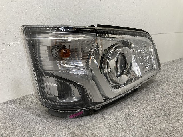 ダイナ/デュトロ 純正 右 ヘッドライト/ランプ LED レベライザー 刻印オ KOITO 37-25 トヨタ(147623)