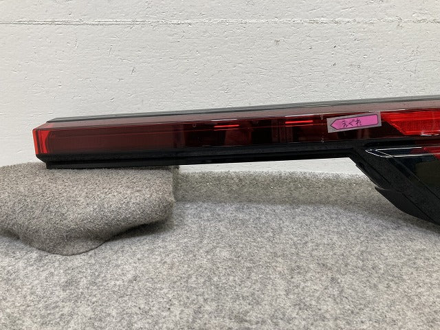 ノート/NOTE E13/SNE13 純正 右 テールランプ/ライト/レンズ ハロゲン 刻印S ICHIKOH D270 26550-6XK5A 日産(147624)