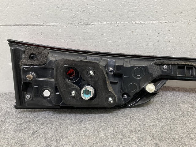 ノート/NOTE E13/SNE13 純正 右 テールランプ/ライト/レンズ ハロゲン 刻印S ICHIKOH D270 26550-6XK5A 日産(147624)