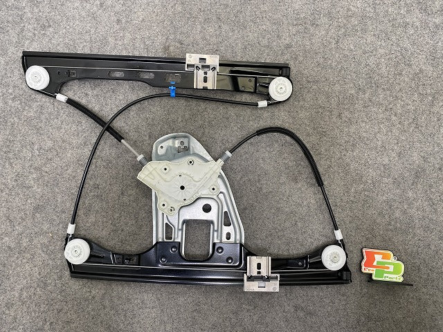 新品!Cクラス W203 純正 左 フロント ドア ウィンドウ レギュレーター A203 720 15 46 A2037201546 メルセデスベンツ(147630)