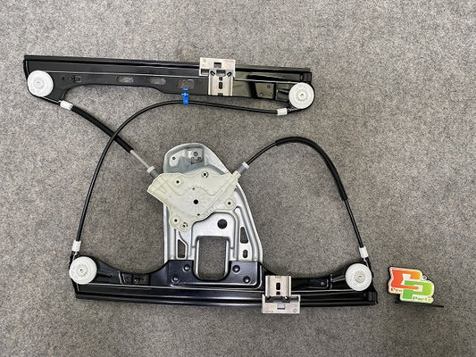 新品!Cクラス W203 純正 左 フロント ドア ウィンドウ レギュレーター A203 720 15 46 A2037201546 メルセデスベンツ(147630)