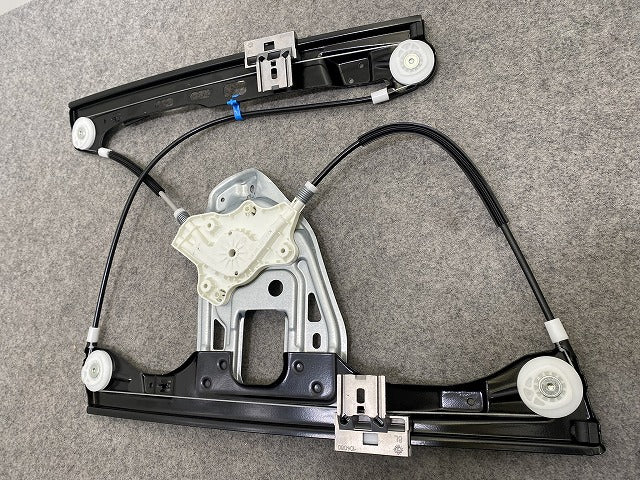 新品!Cクラス W203 純正 左 フロント ドア ウィンドウ レギュレーター A203 720 15 46 A2037201546 メルセデスベンツ(147630)