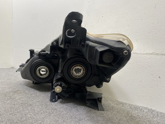 プリウスα/アルファ ZVW40W/ZVW41W 純正 右 ヘッドライト/ランプ ハロゲン レベライザー 刻印2 KOITO 47-41 81130-47280 トヨタ(147697)