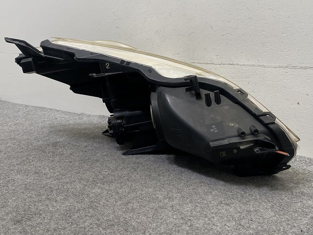 プリウスα/アルファ ZVW40W/ZVW41W 純正 左 ヘッドライト/ランプ ハロゲン レベライザー 刻印2 KOITO 47-41 81170-47280 トヨタ(147698)