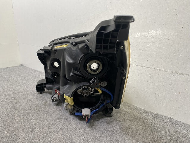 ノア NOAH 70系/ZRR70G/75/ZRR70W/75 純正 後期 右 ヘッドライト キセノン HID AFS無 レベライザー 刻印D 28-222 81145-28E70 (147699)