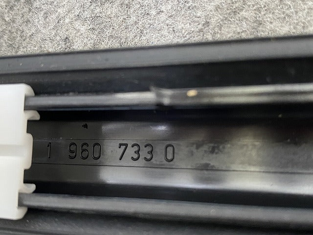 新品!3シリーズ E36 純正 左 リア ドア バンパーモール 1 960 733.0 51131960733 BMW(147702)