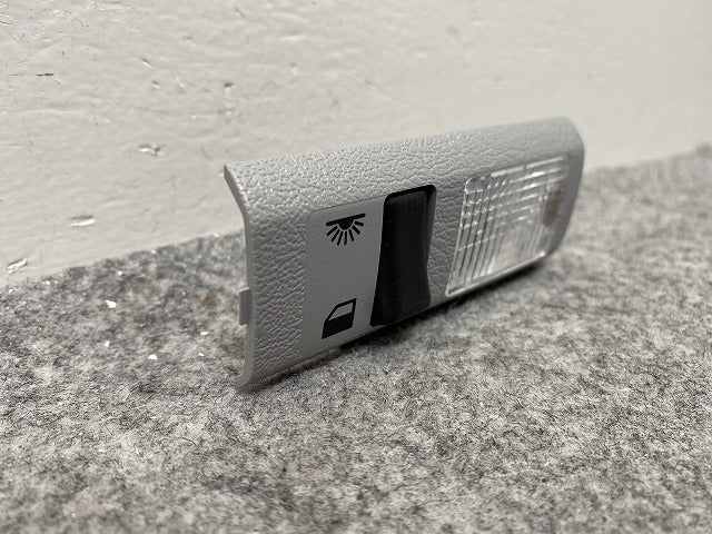 新品!V70/S70 純正  リア 室内灯 9169509 V9169509 ボルボ(147705)