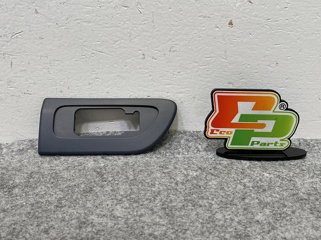 新品!V70 純正 右 フロント フェンダー モール 08693514 V39987391 サフ ボルボ(147706)