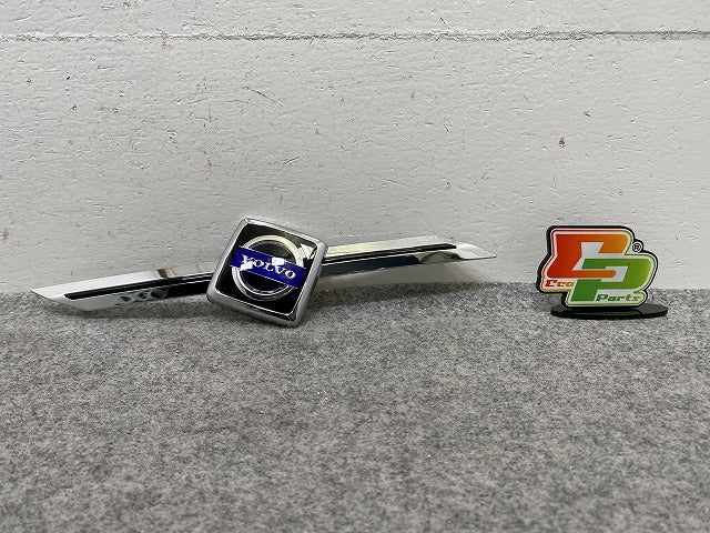 新品!V70/XC70 純正 フロント グリル エンブレム 08693648 V8693678 メッキ ボルボ(147708)