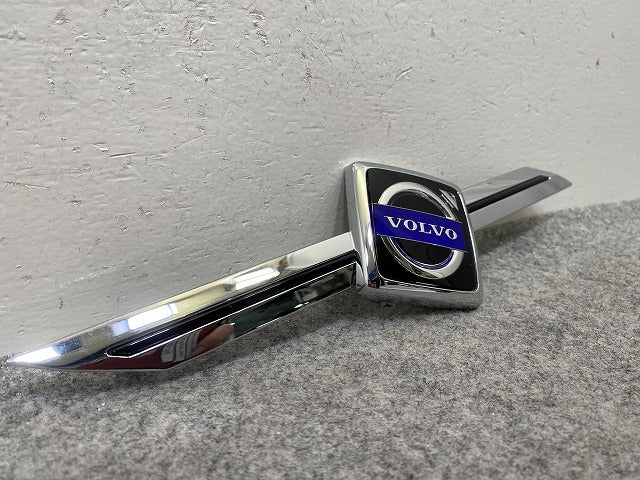 新品!V70/XC70 純正 フロント グリル エンブレム 08693648 V8693678 メッキ ボルボ(147708)