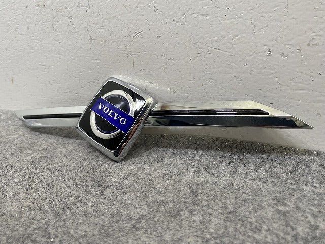 新品!V70/XC70 純正 フロント グリル エンブレム 08693648 V8693678 メッキ ボルボ(147708)