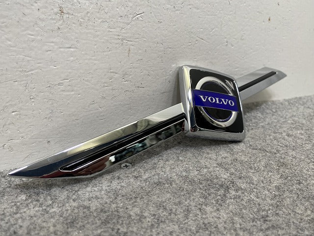 新品!V70/XC70 純正 フロント グリル エンブレム 08693648 V8693678 メッキ ボルボ(147709)